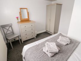 Hand Apartment - North Wales - 1129433 - thumbnail photo 22