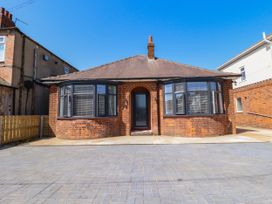 1 Chestnut Grove - North Yorkshire (incl. Whitby) - 1129544 - thumbnail photo 1