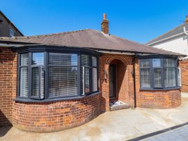 1 Chestnut Grove - North Yorkshire (incl. Whitby) - 1129544 - thumbnail photo 2