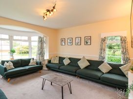 A living room with sofas and a coffee table at Hazelgarth House in Hunmanby