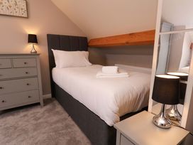 A bedroom with a single bed and a chest of drawers at Hazelgarth House in Hunmanby
