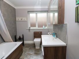 A bathroom with a bathtub, toilet, and sink at Fern Lee in Carlisle
