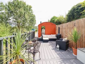 An outdoor area with seating and plants at Red Kite at Wild Valley Huts, Llanrhaeadr-Ym-Mochnant