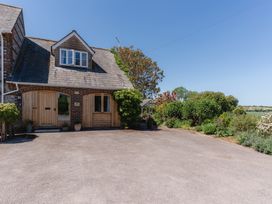 A house with garden and driveway at Tokenhill Cottage Piddletrenthide