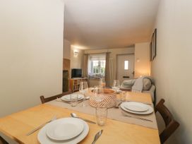 Honeybee Cottage - Somerset & Wiltshire - 1131168 - thumbnail photo 10