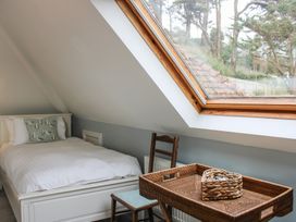 A bedroom with a bed and a table at 2 Channel View in Salcombe