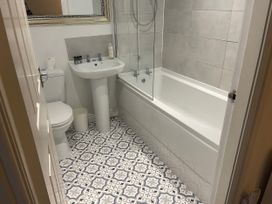 A bathroom with a toilet, sink, and bathtub at Bluebell Cottage in Brayton