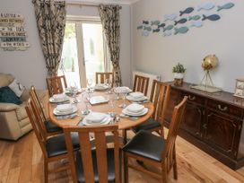 Stones Throw - South Wales - 1131903 - thumbnail photo 6