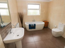 Stones Throw - South Wales - 1131903 - thumbnail photo 27