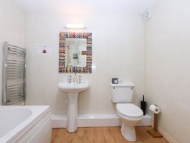 A bathroom with a sink, toilet, and bathtub at Oak Cottage in Dinas Dinlle near Caernarfon