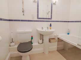 A bathroom with a toilet, sink, and bathtub at 2 St Michaels House in Lyme Regis