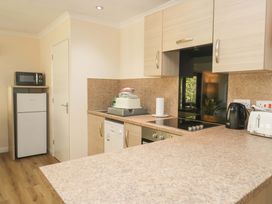 A kitchen with appliances and countertop at Dogwood Timber Lodge in Keswick
