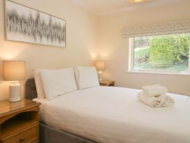 A bedroom with a bed and lamps at Dogwood Timber Lodge in Keswick