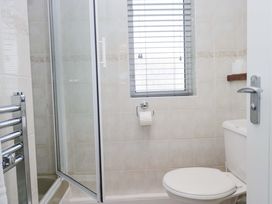 A bathroom with a shower and toilet at Dogwood Timber Lodge in Keswick