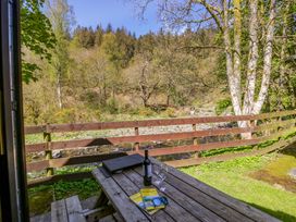 A table with a bottle and glasses at Dogwood Timber Lodge in Keswick