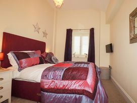 A bedroom with a bed and window at Pen-Y-Les in Wadebridge