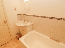 A bathroom with a sink and bathtub at Flat 17 in Keswick