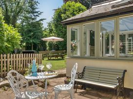 A garden with a table and chairs at 2 Pigsfoot Cottages Ash Thomas near Halberton, Devon