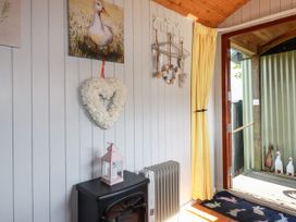 Puddle Duck Shepherds Hut - Cornwall - 1134710 - thumbnail photo 6