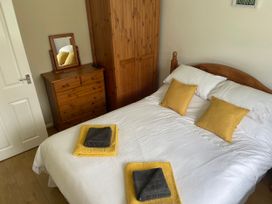 Bumble Bee Lodge - Cornwall - 1134770 - thumbnail photo 21