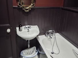 A bathroom with a sink and bathtub at Wonderland in Tweedmouth, Berwick-Upon-Tweed