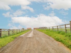 Cow Corner - North Yorkshire (incl. Whitby) - 1135440 - thumbnail photo 39