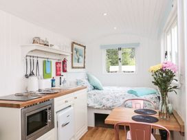 Billabong - Hampshire - 1135667 - thumbnail photo 3