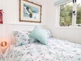 Billabong - Hampshire - 1135667 - thumbnail photo 4