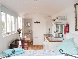 Billabong - Hampshire - 1135667 - thumbnail photo 5