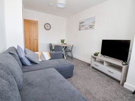 Apartment 3 - North Wales - 1135721 - thumbnail photo 5