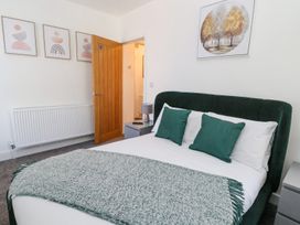 Apartment 3 - North Wales - 1135721 - thumbnail photo 15