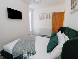 Apartment 3 - North Wales - 1135721 - thumbnail photo 16