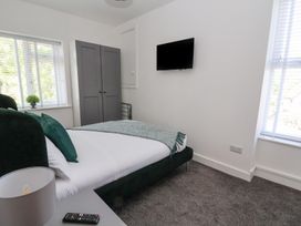 Apartment 3 - North Wales - 1135721 - thumbnail photo 17