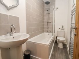 Apartment 3 - North Wales - 1135721 - thumbnail photo 18