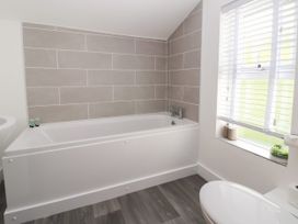 Apartment 4 - North Wales - 1135722 - thumbnail photo 16