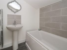 Apartment 4 - North Wales - 1135722 - thumbnail photo 17