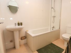 Flat 1 - South Wales - 1136004 - thumbnail photo 15