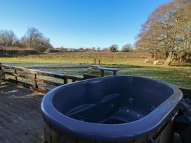 The Oak Hut - Shropshire - 1136136 - thumbnail photo 11