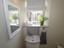 A bathroom with a sink and mirror at Robins Nest Bourton-On-The-Water