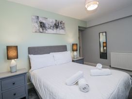 A bedroom with a bed and lamps on nightstands at Clarence House in Dalton-In-Furness