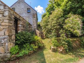 A garden area with stone building and steps at Penfeidr Newydd in Carningli Common, Newport, Pembrokeshire