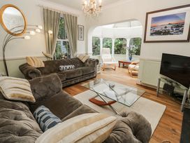 A living room with sofas and a coffee table at Glenside House in Carbis Bay