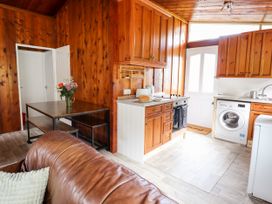 Chalet 2 - Mid Wales - 1137260 - thumbnail photo 10