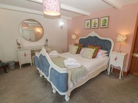 A bedroom with a bed and furniture at Riviere House Hayle