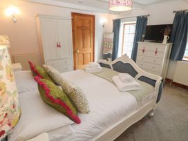 A bedroom featuring a bed with pillows and a blanket at Riviere House in Hayle