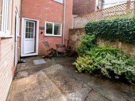 A garden with a table and chairs at 1 Eden Cottages in Corby Hill