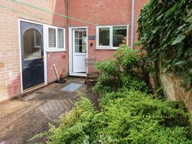 A garden with plants and a chair at 1 Eden Cottages Corby Hill