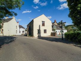 A street view with houses and a road sign at Beck Edge in Braithwaite