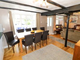 A dining room with a table and chairs at The Golden Cross Cottage Evesham