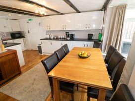 A kitchen with a dining table and chairs at The Golden Cross Cottage in Evesham